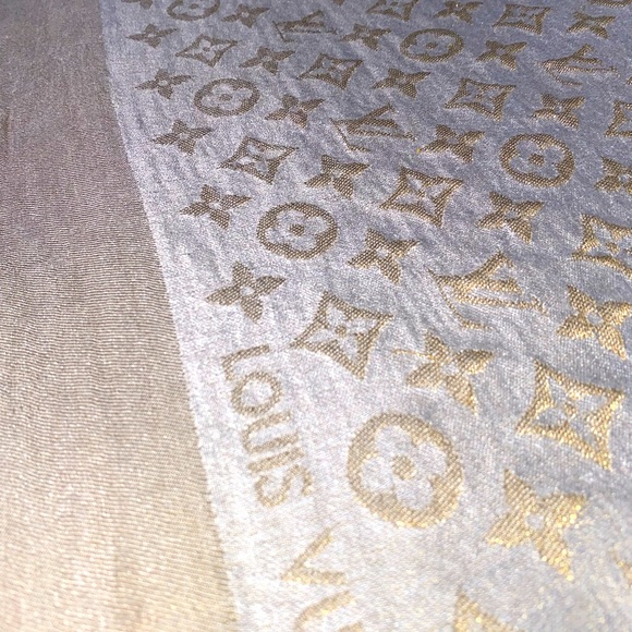 ❌❌SOLD❌❌ Louis Vuitton monogrammed shawl - Picture 3 of 8